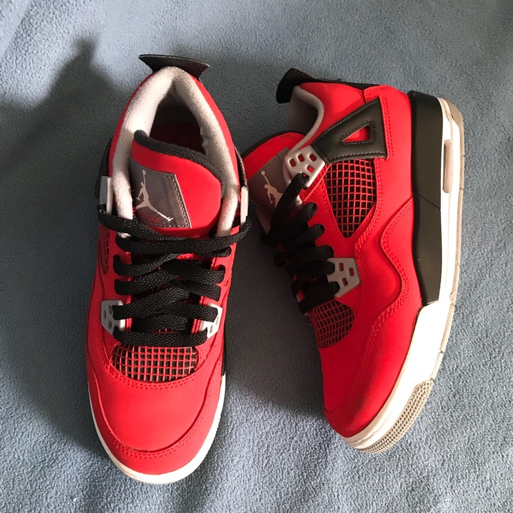 Jordan 4 Retro Toro Bravo